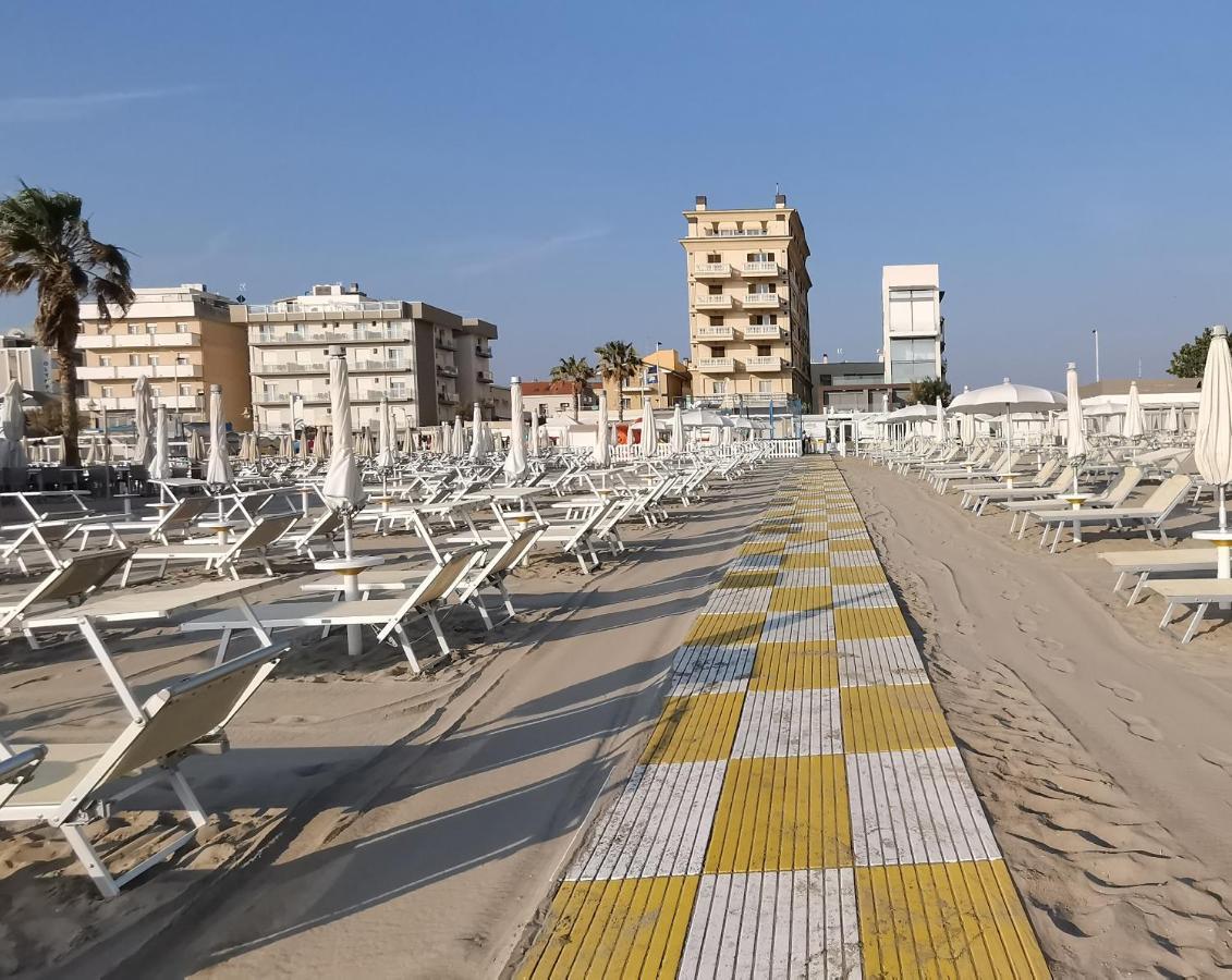 Hotel Tivoli Misano Adriatico Eksteriør billede