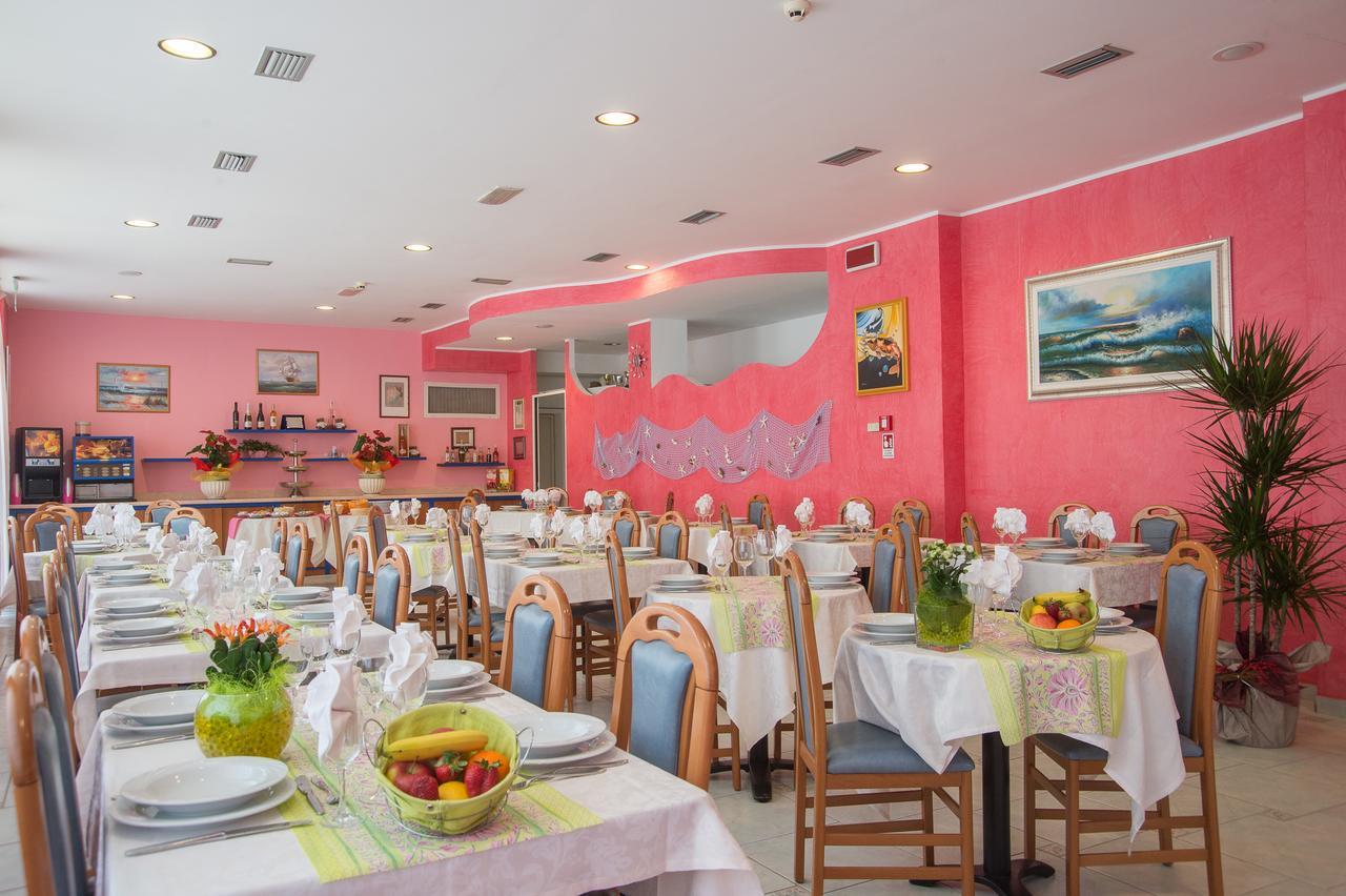 Hotel Tivoli Misano Adriatico Eksteriør billede